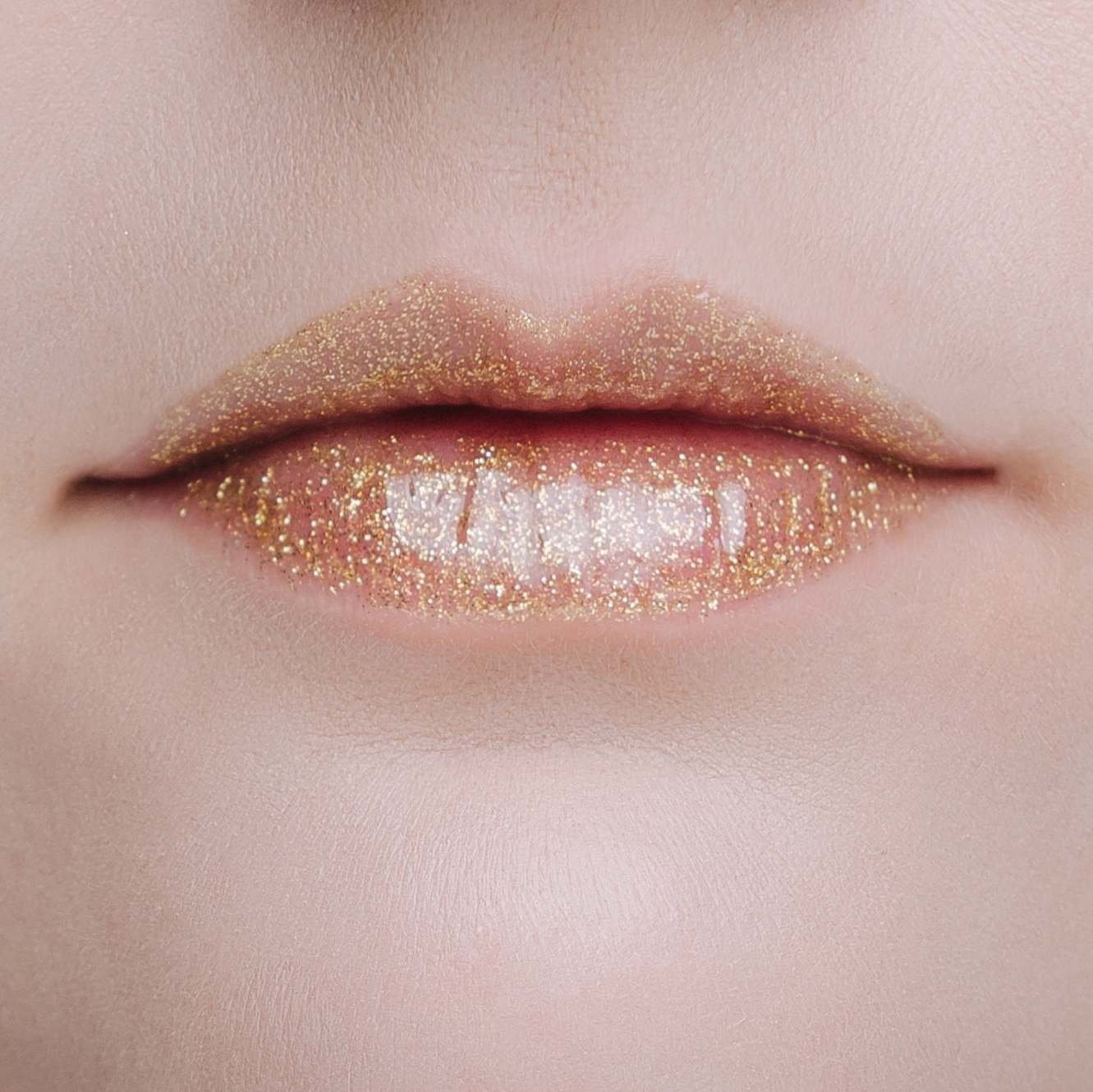 Блеск для губ с блестками Glitter In Gloss (2234R24-03, N.3, N.3, 4,5 мл)