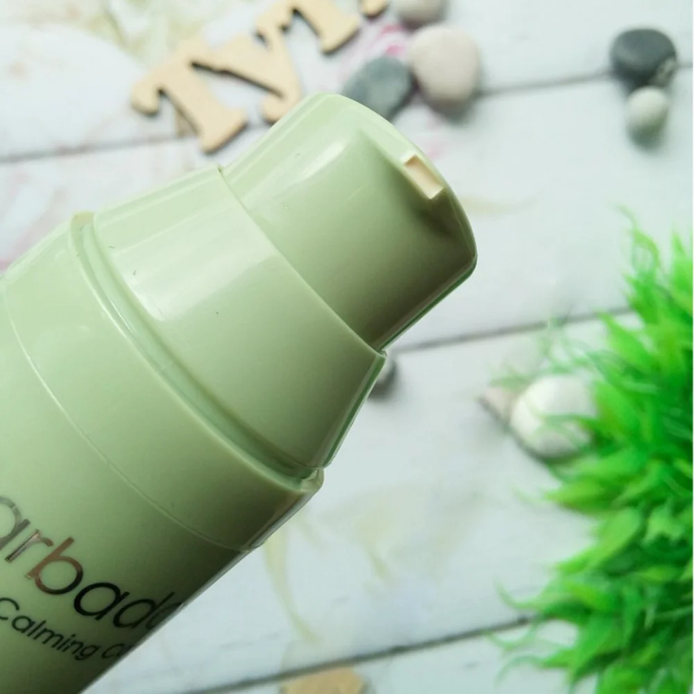 Легкий защитный дневной крем SPF 50 для деликатной жирной и комбинированной кожи