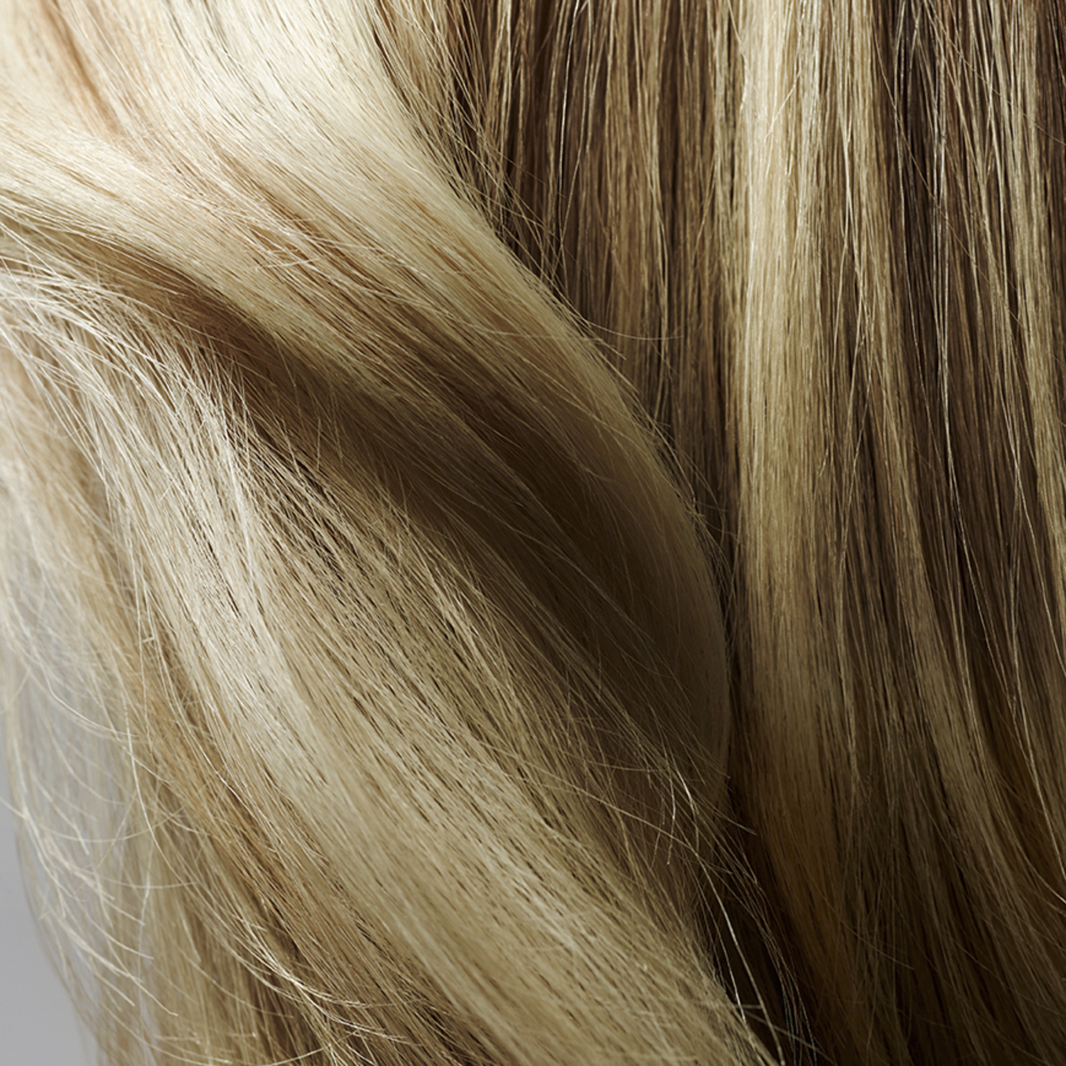 Спрей для придания насыщенного объема Maximista Thickening Spray