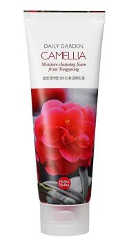 Очищающая пенка с камелией Daily Garden Camelia Moisture Cleansing Foam from Tongyeong Holika Holika 120 мл